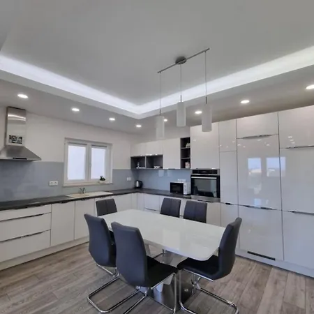 Gariful * Žrnovnica